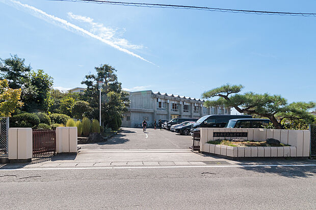 柏原中学校（約640m）