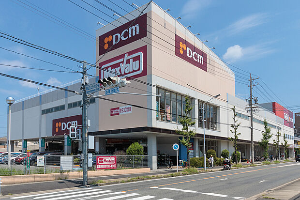 マックスバリュ（約240m）