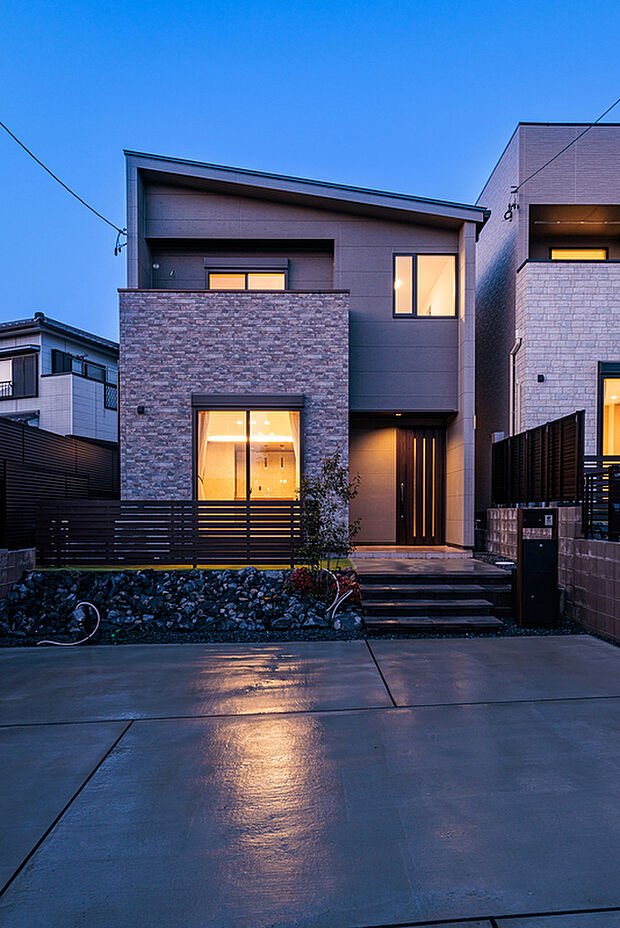 【外観】T-1／夜間外観