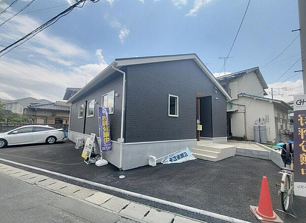 がっちりした骨組で安心♪保険により万が一の瑕疵(欠陥)補修費用を１０年間サポート！１０年保証付きの新築一戸建です♪