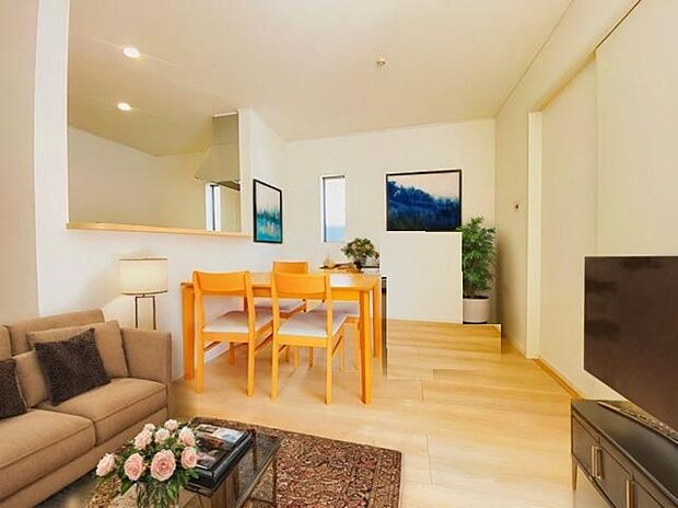 【リビングダイニング】採光良好なリビングは、ご家族が集まる憩いの場。居心地が良くご家族の会話も楽しめます。