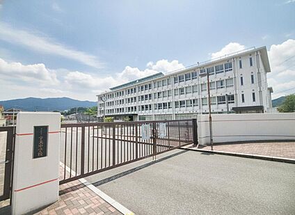 宇美町立宇美中学校 1477ｍ