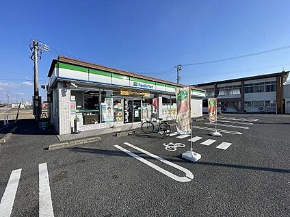 ファミリーマート 西春西之保店 140m(徒歩2分)