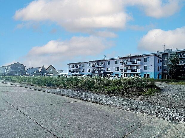 【現地写真】
JR根室本線「札内」駅まで徒歩約13分。土地面積約64坪、南向きの売地です。
【2024年8月撮影】