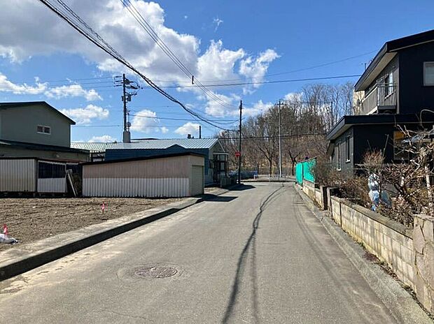 【現地写真】
更地でのお引渡しのため、プランが決まり次第スムーズに建築に移行可能です。
（2025年3月撮影）