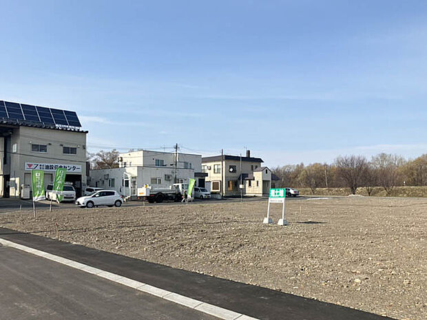 【現地写真】
「旭川」駅までバス利用が可能。「旭神2条2丁目」バス停まで徒歩約4分とバスアクセス良好です。
（2025年4月撮影）