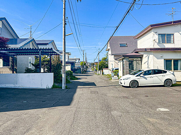 【現地写真】
嬉しい都市ガスエリア。くしろバス「緑ヶ丘」停まで徒歩約4分で、バスアクセスが良い立地です。
(2025年8月撮影)