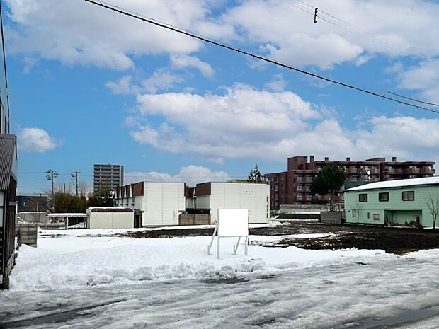【現地写真】
現在更地につき、即お引渡しも可能です。解体費用が抑えられ、お引渡し後はスムーズに建築を始められます。
（2025年12月撮影）