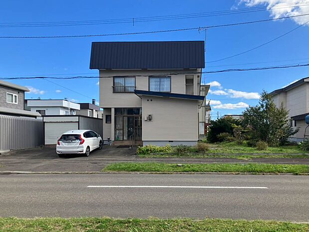 【現地写真】
土地面積約91坪の広々とした売地が登場。JR「江別」駅まで徒歩約15分、「高砂」駅も徒歩約20分で利用できる便利な立地です。
(2025年10月撮影)