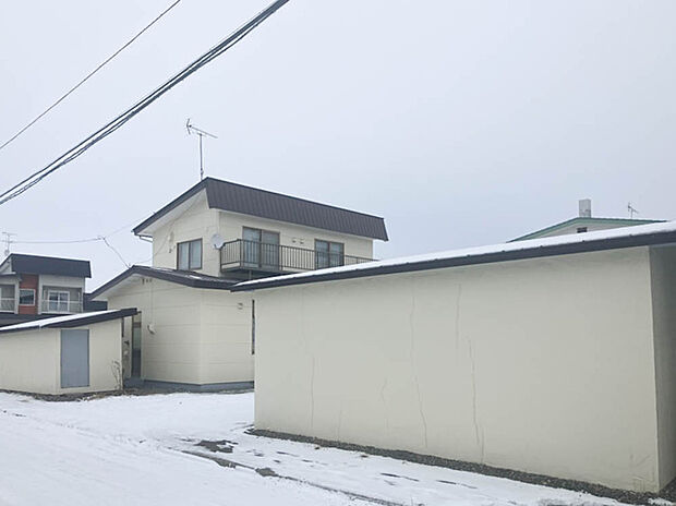 【現地写真】
現在古家がございますが、解体後更地でのお引渡しになります。解体費用が掛からず、スムーズに建築を進められますね。
（2026年1月撮影）