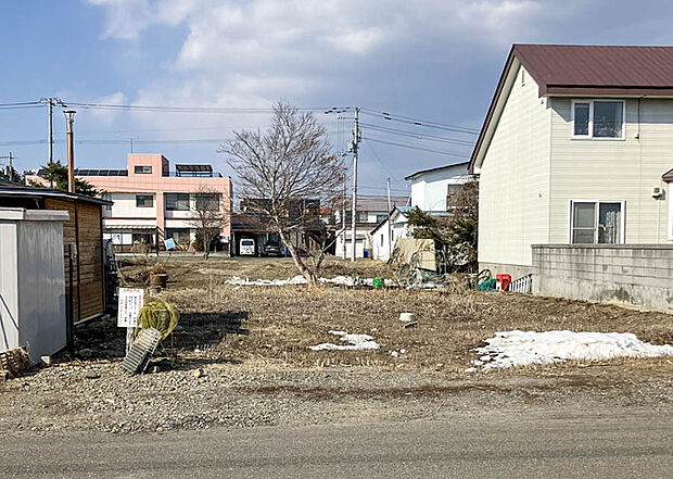 【現地写真】
小学校まで徒歩約8分とお子様の通学環境も良好。経済的で地球環境にもやさしい都市ガスエリアです。
（2026年4月撮影）