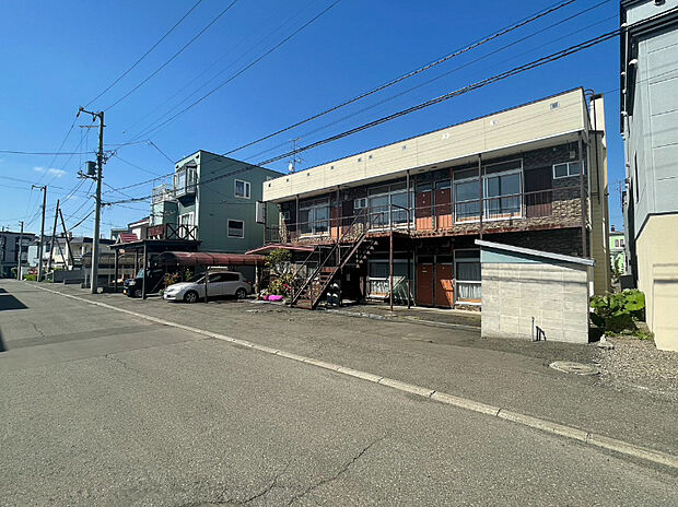 【現地写真】
現在古家がございますが、解体後の更地渡しになります。解体費用が掛からず、お引渡し後の建築がスムーズです。
(2026年5月撮影）