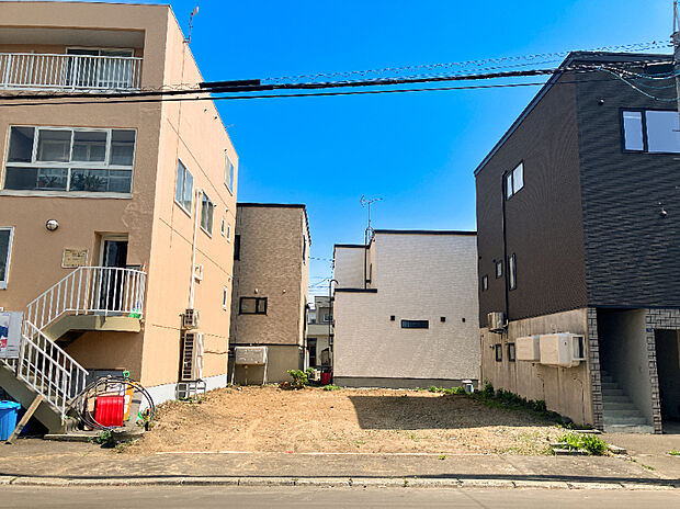 【現地写真】
現況更地につき、建物解体の手間や費用を気にすることなく、スムーズに建築計画を進められます。
(2026年5月撮影)