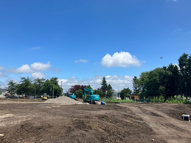 【現地写真】
現在造成工事中!新しいお住まいが完成し建ち並ぶと、素敵な一画になりそうですね。
(2026年6月撮影)