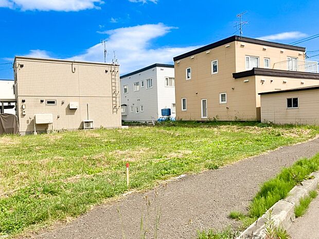 【現地写真】
全2区画の売地が登場!約46坪以上のゆとりある敷地面積です。1号地は角地に位置し陽当り・通風良好、開放感あふれる立地となっております。
(2026年6月撮影)