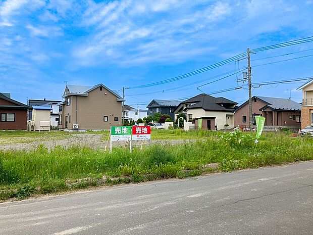 【現地写真】
落ち着いた住宅地に、全3棟の新築分譲住が登場です!建物が完成し建ち並ぶと素敵な一画になりそうですね。
(2026年9月撮影)