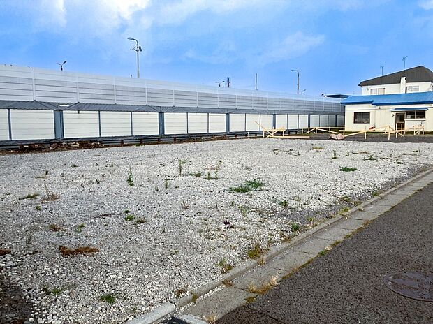 【現地写真】
解体費用の掛からない更地です。お引渡し後はスムーズに理想の住まいづくりを始められます。
(2026年10月撮影)