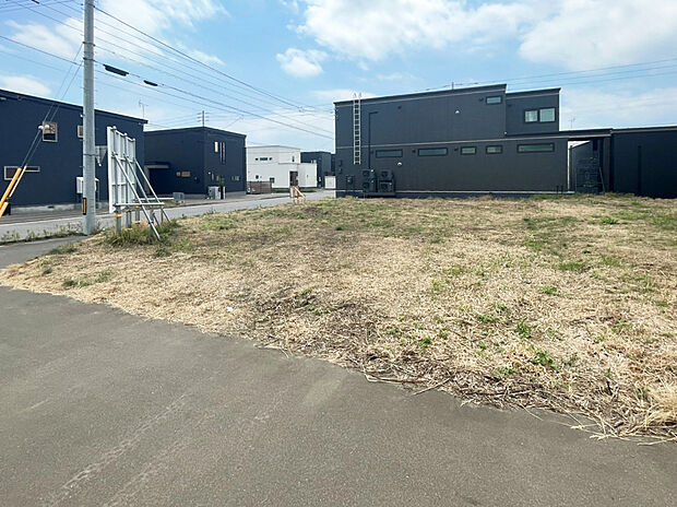 【【現地写真】】スーパーまで10分圏内、コンビニまでは徒歩約3分と周辺には生活必需施設が点在しており、日々のお買い物にも困りません。
【2024年7月撮影】