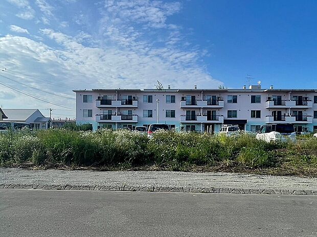 【【現地写真】】幅員約11mの公道に面し陽当り良好。周辺には高い建物も少なく開放感がございます。
【2024年8月撮影】