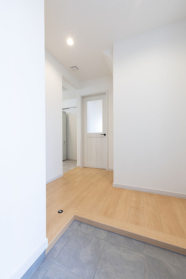 【【玄関】】（2025年6月撮影）