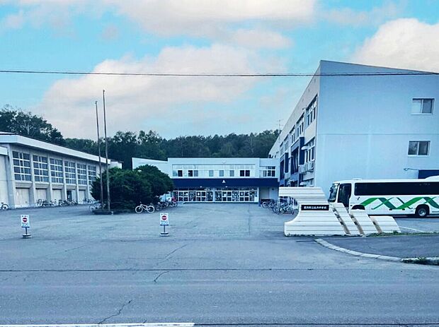 札内中学校（約900m）