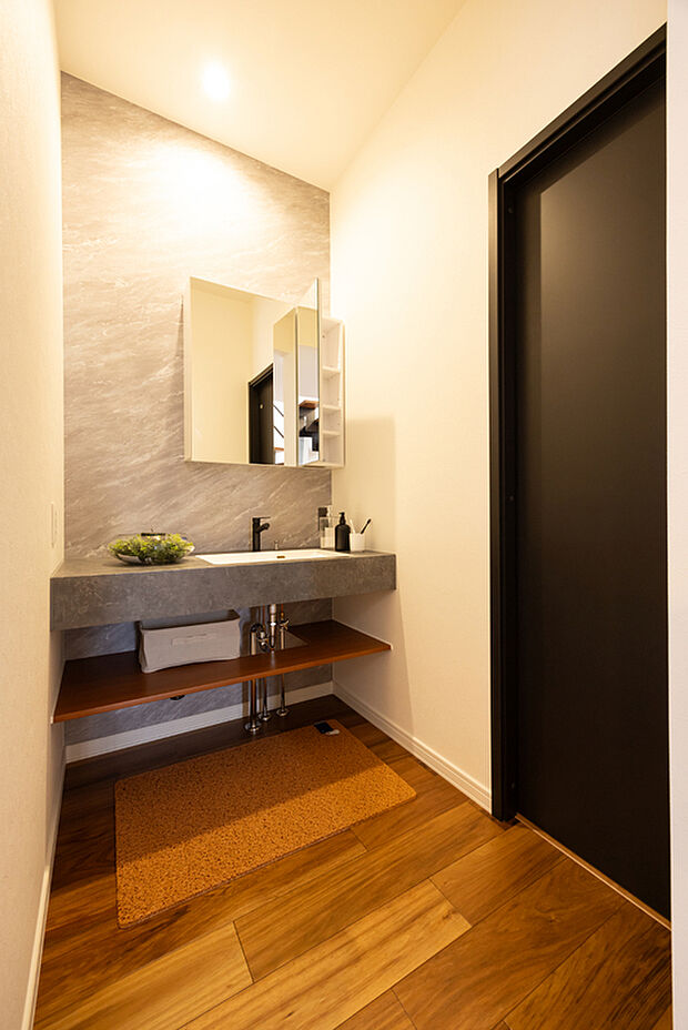 【【洗面台】】忙しい時間帯もスムーズに準備ができる独立洗面化粧台。おしゃれで使い勝手の良い洗面スペースです。