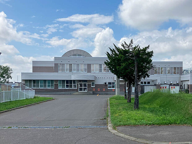 西小学校（約190m）