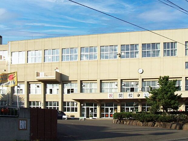 富丘小学校(約360m)