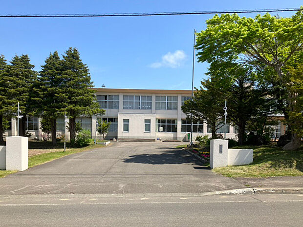 西の里中学校（約2,060m）