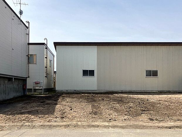 【【現地写真】】現在更地のため、土地の状態もご確認いただけ、広さや建築後のイメージもしやすいですね。
(2025年5月撮影）