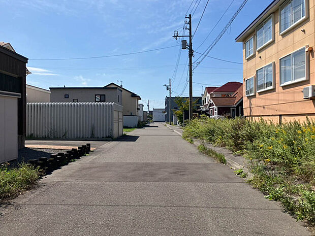 【【現地写真】】古家解体後、更地でのお引渡しになります。土地の広さや建設後のイメージもしやすく、スムーズに建築が始められます。
(2025年9月撮影）