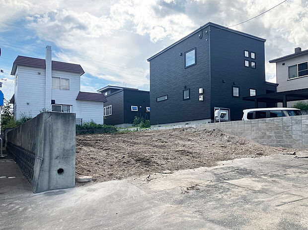 【【現地写真】】徒歩10分圏内には商業施設が揃います。日々のお買い物にも便利な環境です。
(2025年10月撮影）