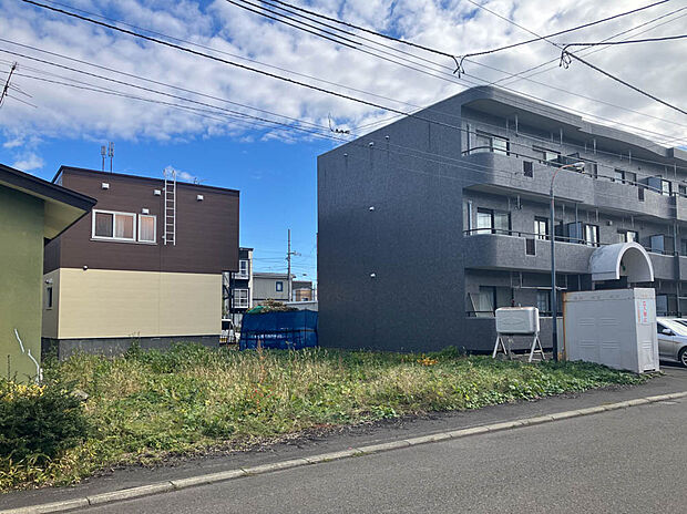 【【現地写真】】現在更地につき、解体費用が抑えられ、引き渡し後はスムーズな着工が可能です。即お引渡しできます。
（2025年11月撮影）