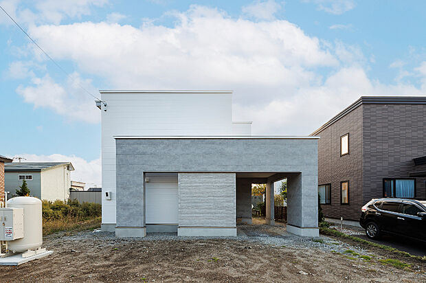 【【プラン例(2)】】【建築プラン例】
建物面積:152.07m2
参考建物価格:3252万円(税込)
※28坪SCプラン+下屋3坪の価格です。(オプション代別途)
※杭工事、分水工事、諸費用別途
※設計プランの参考一例であって、当該プランの採用可否は任意です。