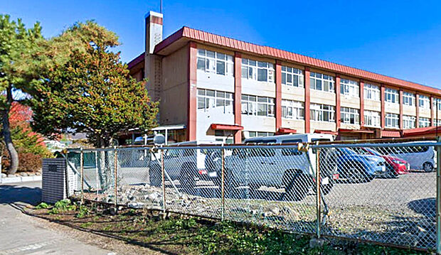 赤川中学校(約1,300m)