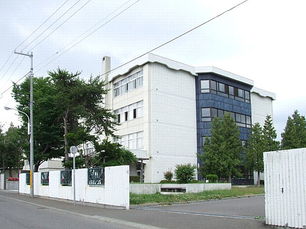 柏丘中学校（約630m）