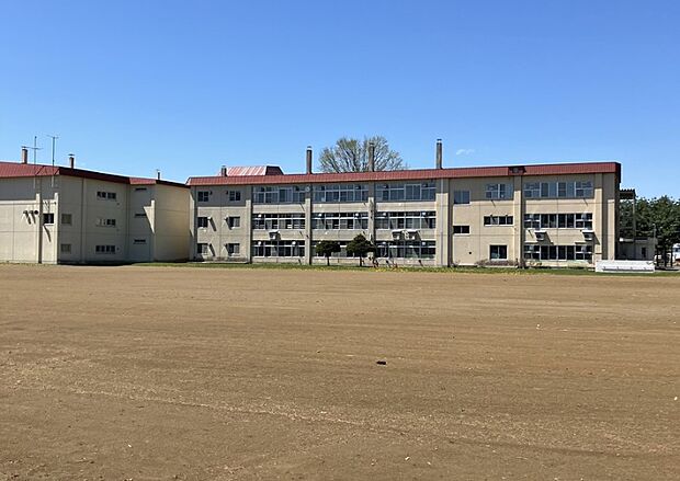 帯広市立西小学校(約1,200m)