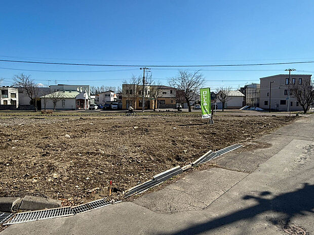 【【現地写真】】周辺は落ち着いた住宅地となっております。自然豊かな暮らしもお楽しみいただけるロケーションです。
(2026年5月撮影)