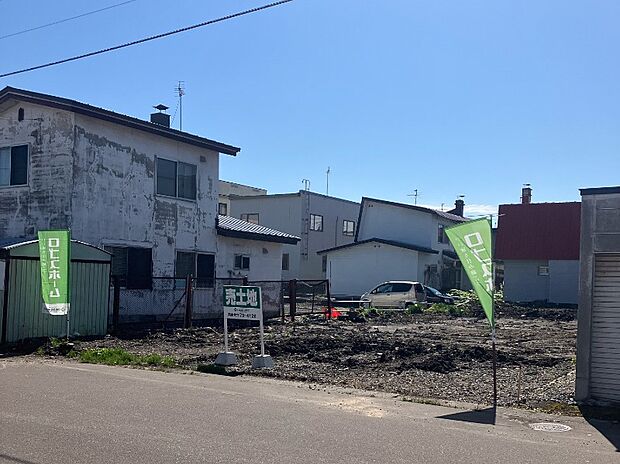 【【現地写真】】徒歩圏内には小学校やスーパーなど、生活利便施設が点在。子育てにやさしい環境で、ファミリーにもおすすめの物件です。
(2026年6月撮影)