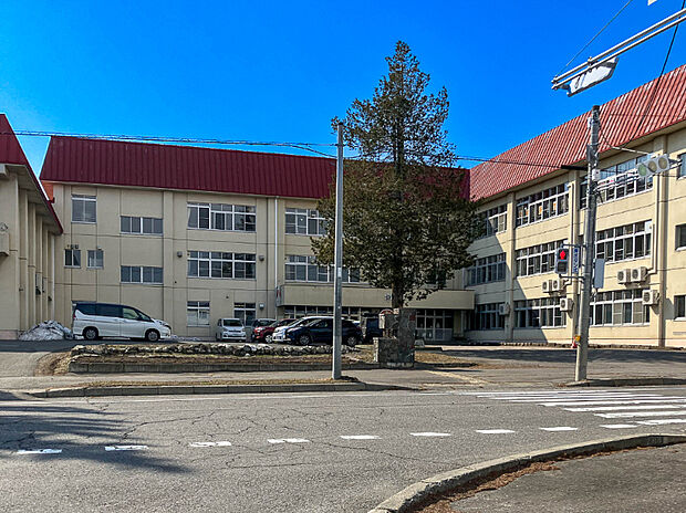 北栄小学校（約600m）