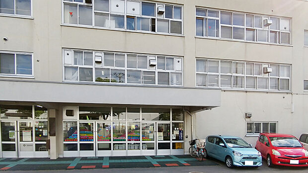 西岡小学校(約760m)