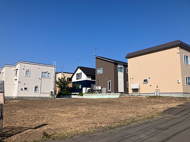 【【現地写真】】建築プランの検討を始めやすい現況更地。建物解体の手間がなく、お引渡し後はスムーズに建築計画を進められます。
(2026年6月撮影)