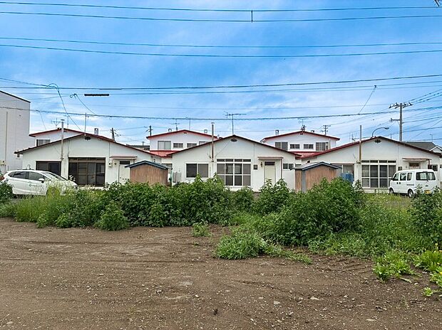 【【現地写真 北】】周辺には高い建物が少なく、暖かい陽光を感じられる立地です。隣家との間隔も広く、快適に過ごせるお住まいを実現できますね。
（2026年7月撮影）