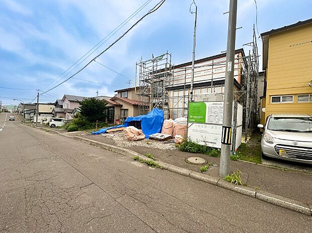 【【現地写真】】見通しの良い道路は、お住まいの見栄えが良くなるだけでなく、安全性・防犯性も高まりますね。
(2026年8月撮影)