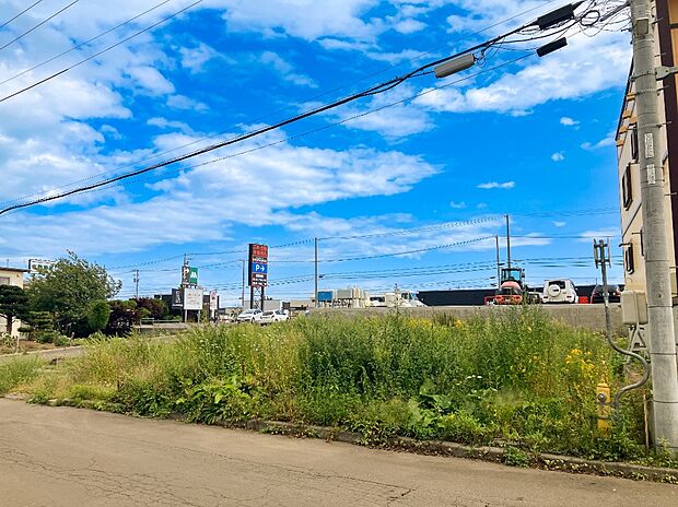 【【現地写真】】現在更地のため解体の手間や費用が掛からないのも嬉しいポイント。お引渡し後はスムーズに理想の住まいづくりを始められます。
（2026年9月撮影）