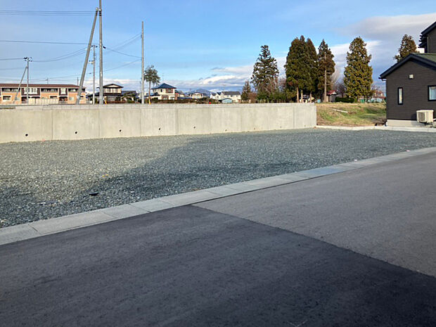 【3号地 現地写真】
紫波町桜町才土地に登場の全3区画の売地です。周辺は自然豊かな落ち着いた雰囲気の住宅街です。
（2025年1月撮影）