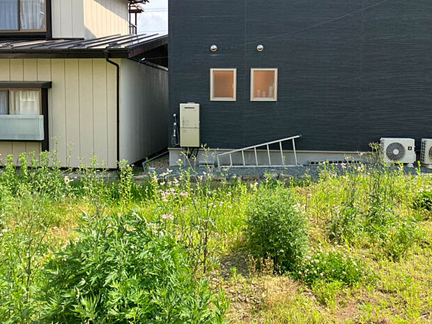 【現地写真】
徒歩10分圏内にスーパーやコンビニがあり、急なお買い物にも困りません。ぜひ周辺環境と合わせて現地をご覧ください。
(2025年6月撮影）