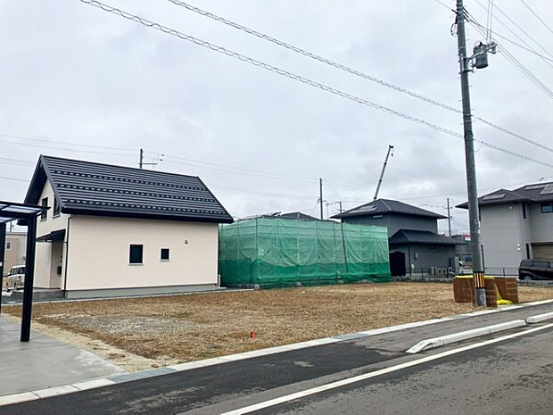 【現地写真】
嬉しい家具カーテン付きです。初期費用が抑えられ、入居後すぐに生活を開始できることができます。
(2026年5月撮影)