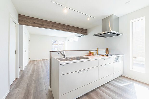 【【キッチン】】リビングを見渡せる開放的なキッチンです。
【2024年10月撮影】