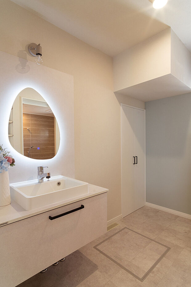 【【洗面所】】毎日の身支度も楽しくなる♪おしゃれな洗面所です。
【2024年12月撮影】